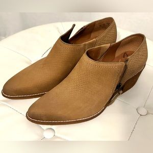 NEW, never worn (no tags) Zodiac Booties